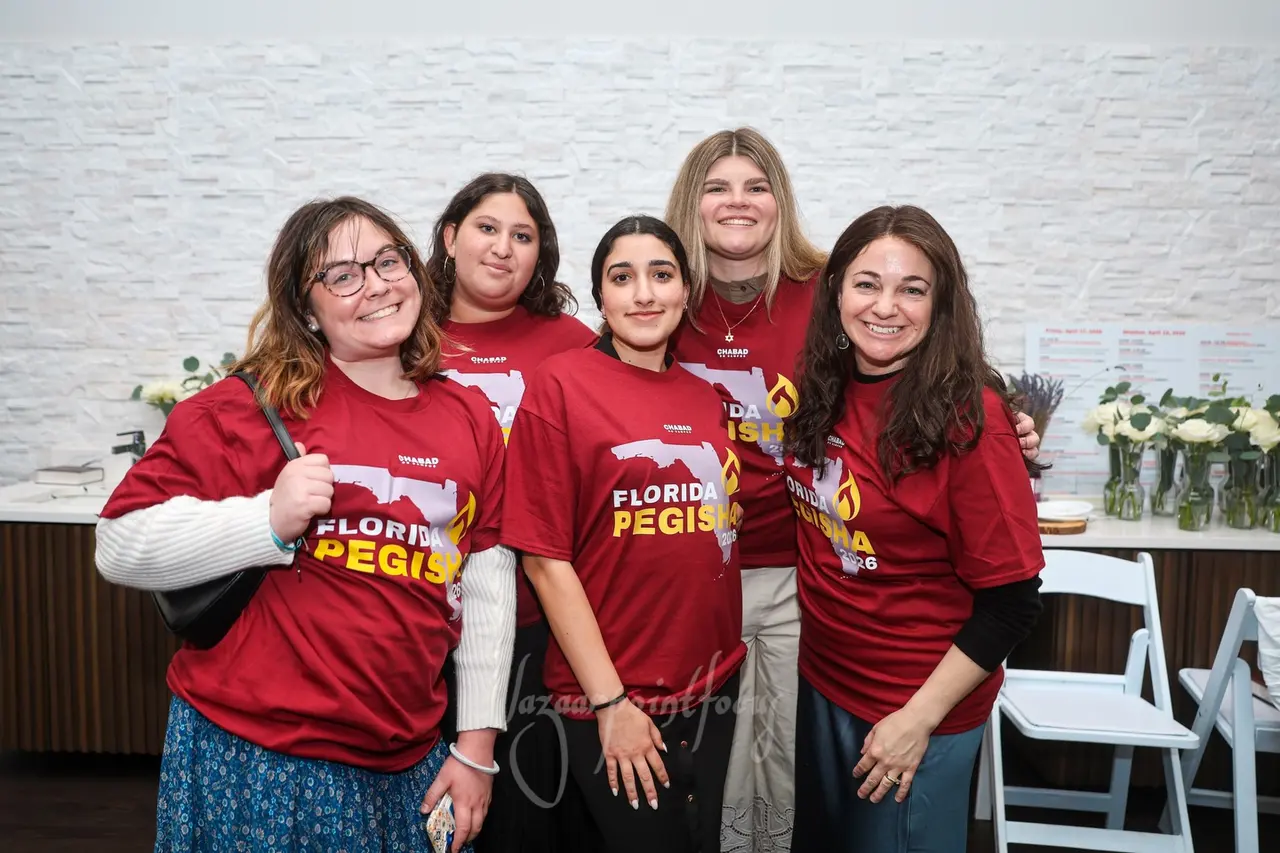 Jewish students from Florida colleges together at the Florida Pegisha Shabbaton