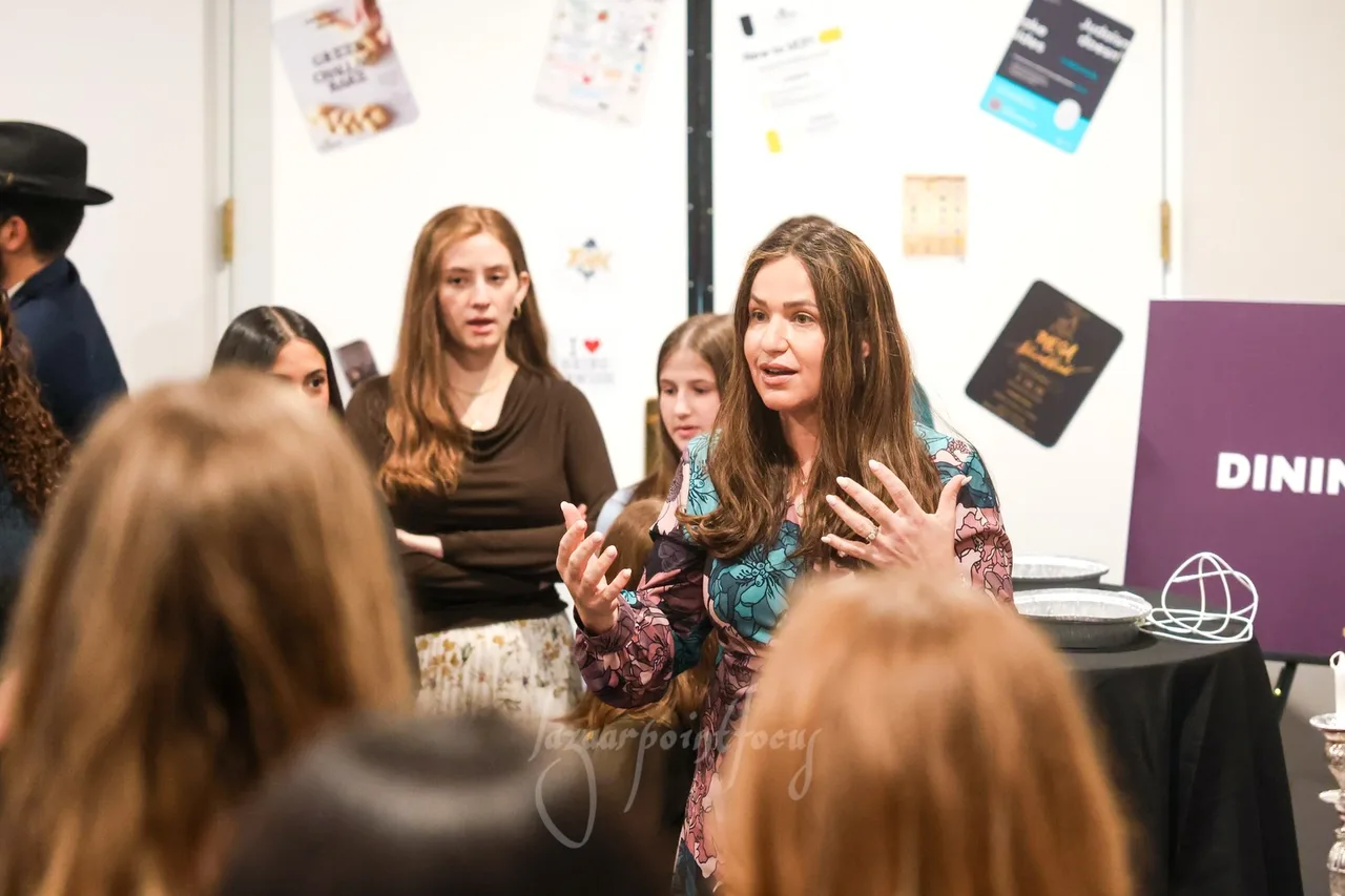 A rebbetzin leading a workshop for students at the Florida Pegisha